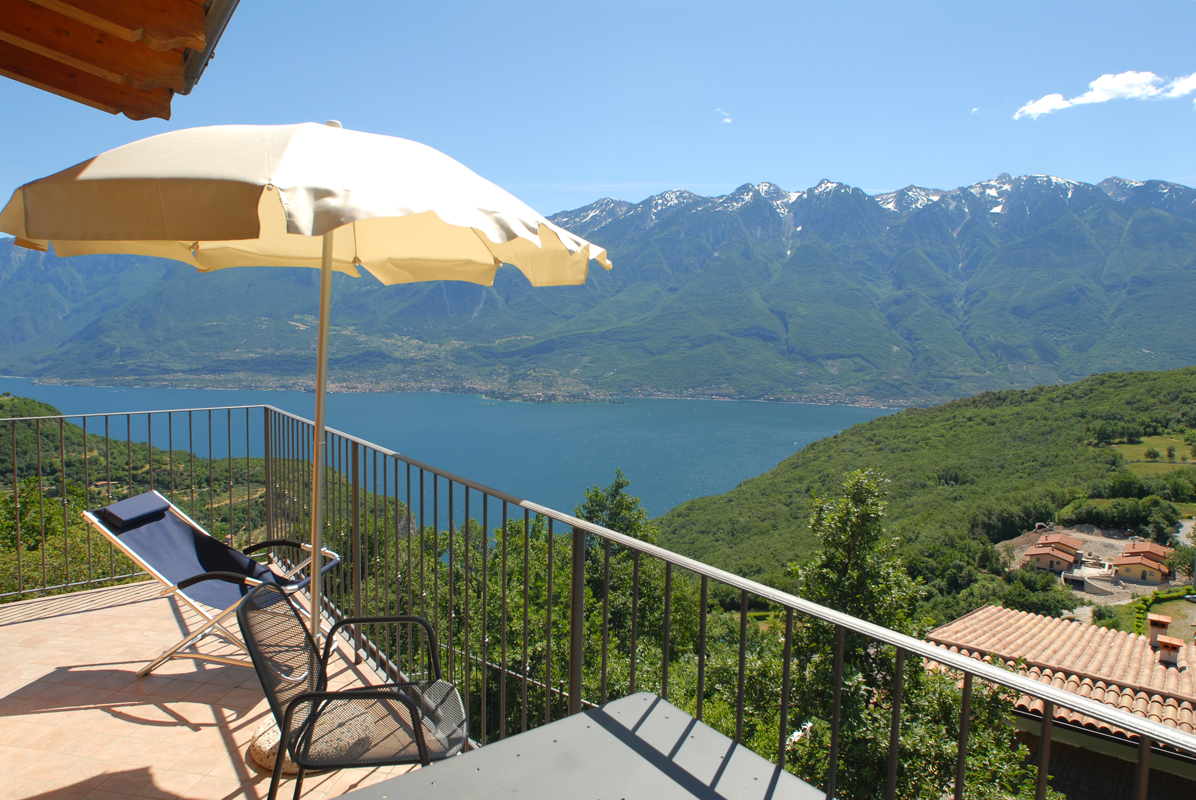 Vista lago dal balcone – Residence Garden Tignale